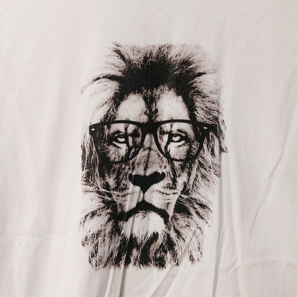 Lion with glasses t shirt size Small - Picture 4 of 6